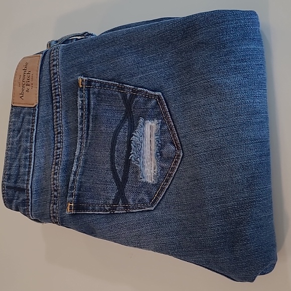 EUC Abercrombie & Fitch Disstressed Rheinstone/Bedazzled Mid Rise Jean - Picture 13 of 13